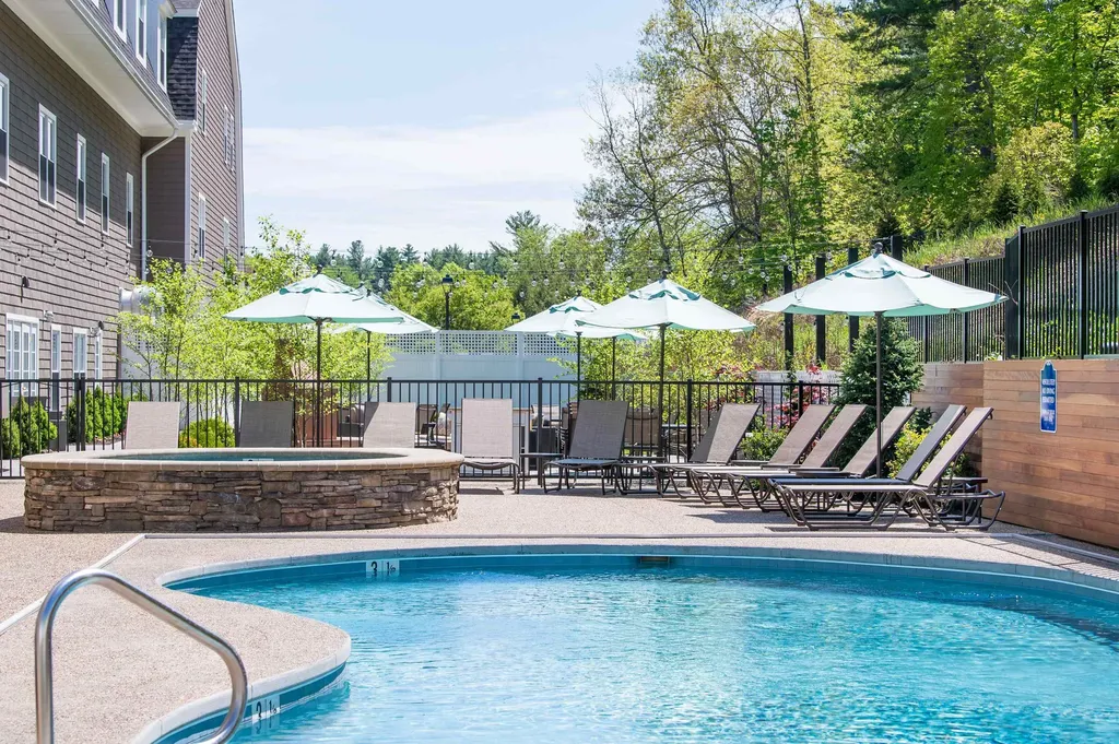 18 Grand Avenue Bedford NH 03110