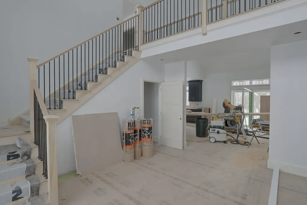 18 Grand Avenue Bedford NH 03110