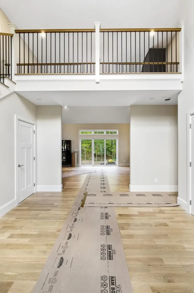 18 Grand Avenue Bedford NH 03110