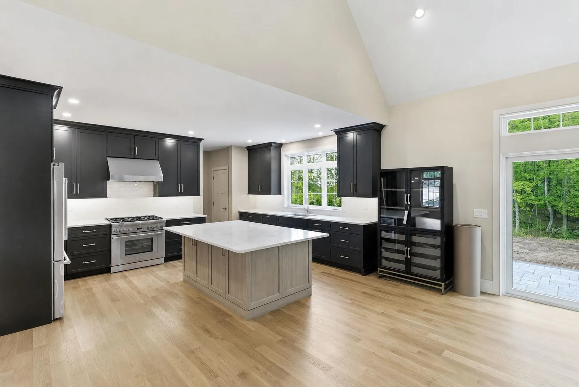 18 Grand Avenue Bedford NH 03110
