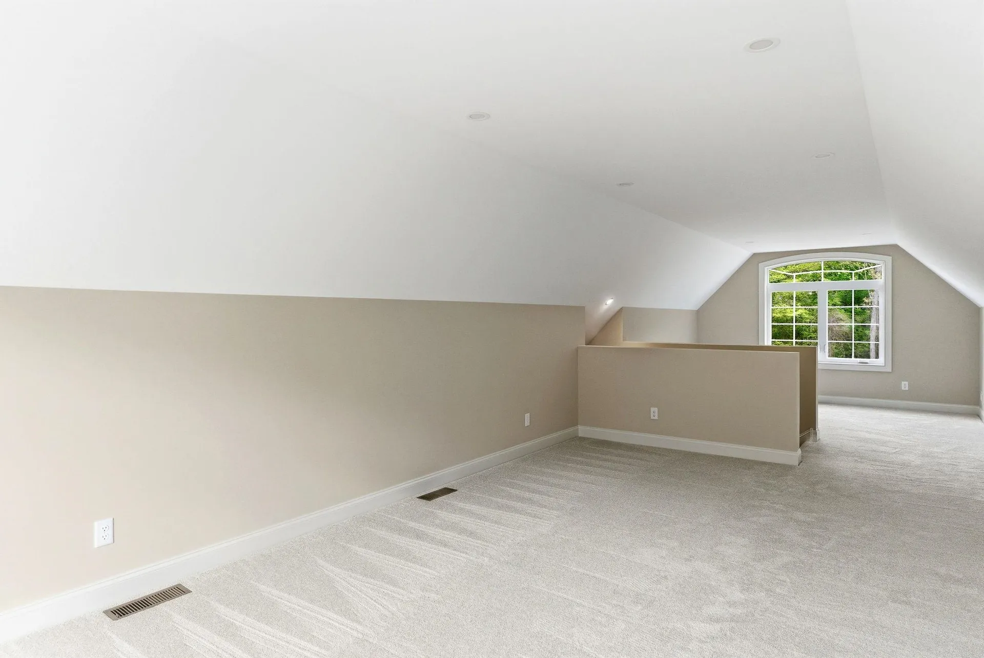 18 Grand Avenue Bedford NH 03110