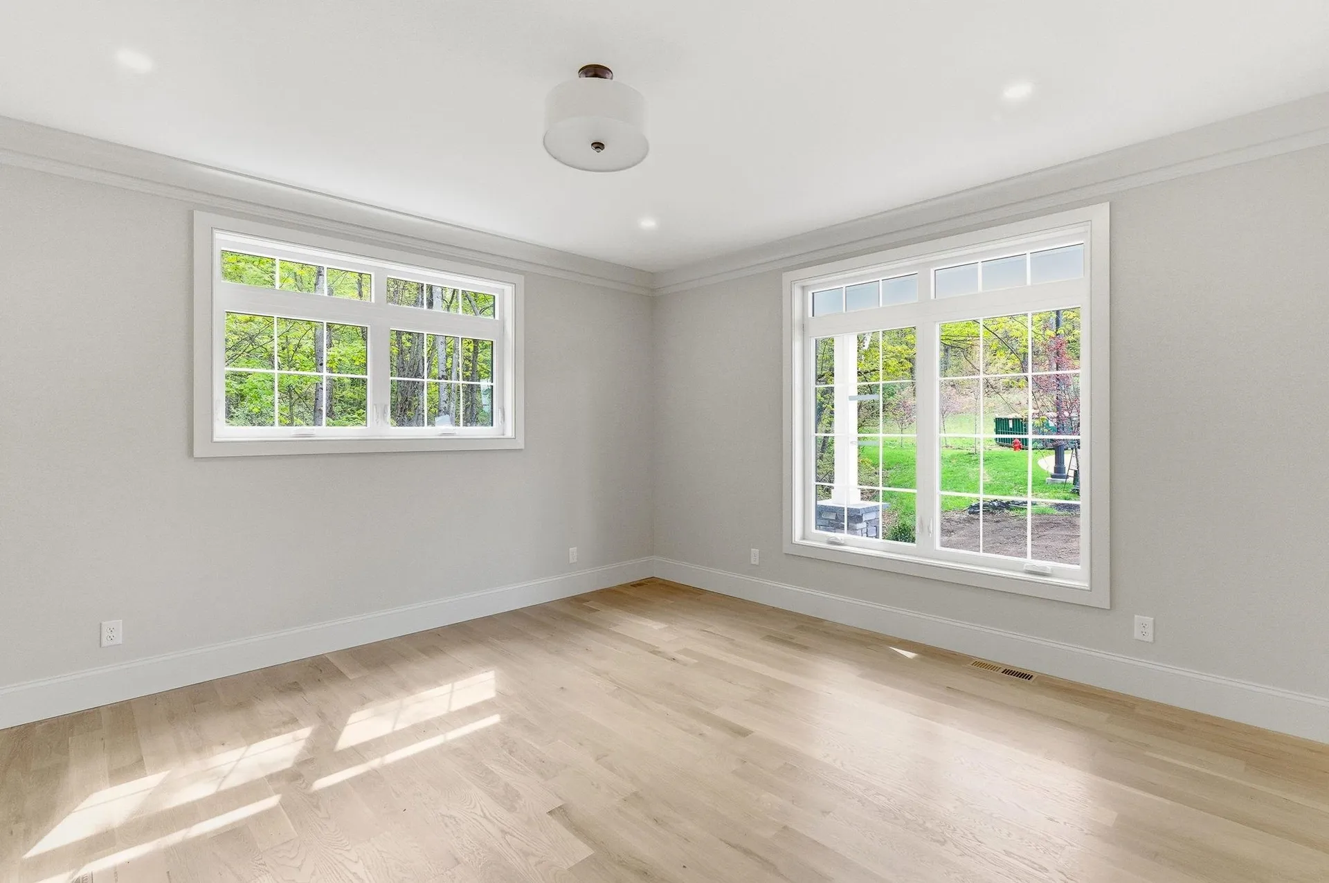 18 Grand Avenue Bedford NH 03110