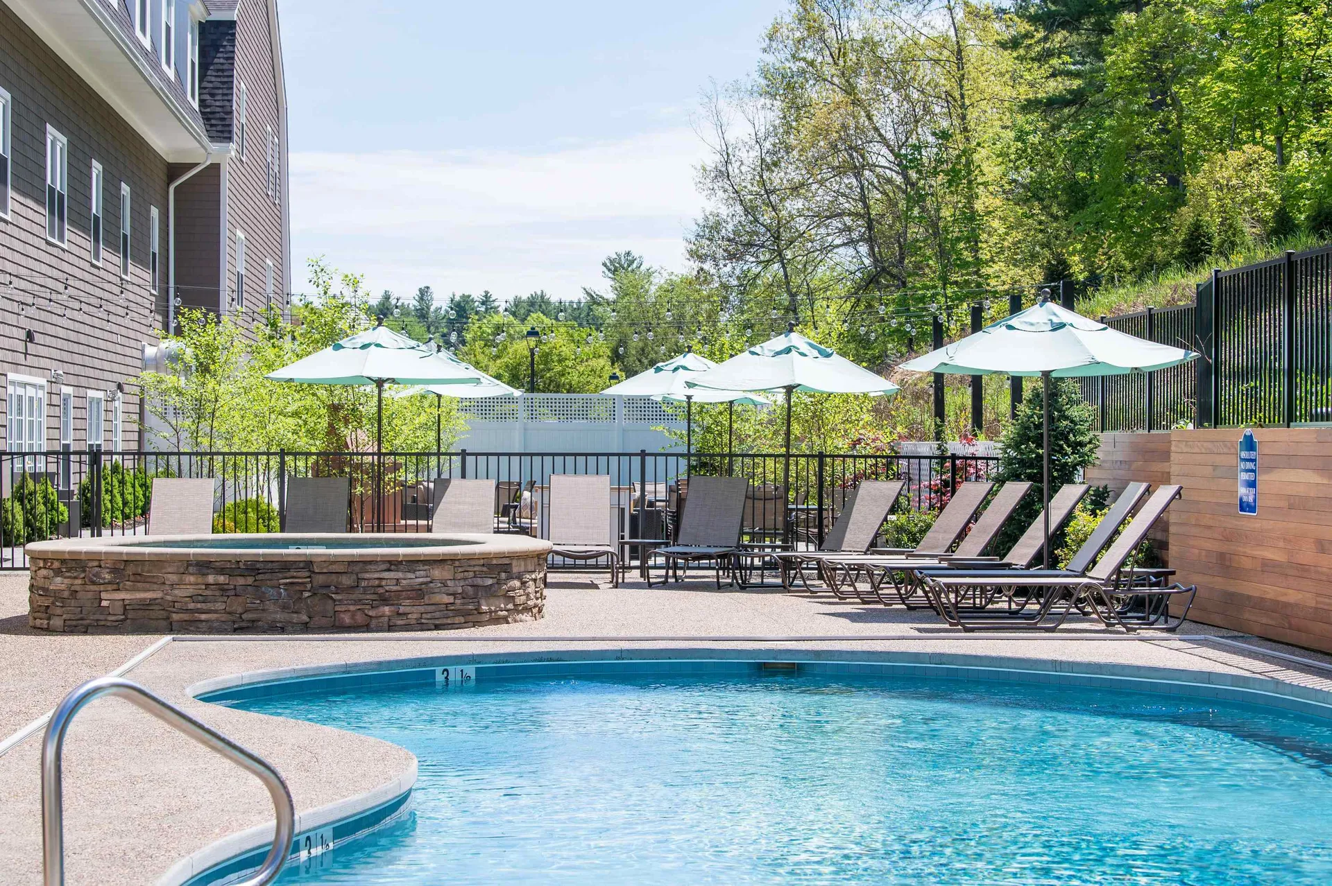 18 Grand Avenue Bedford NH 03110