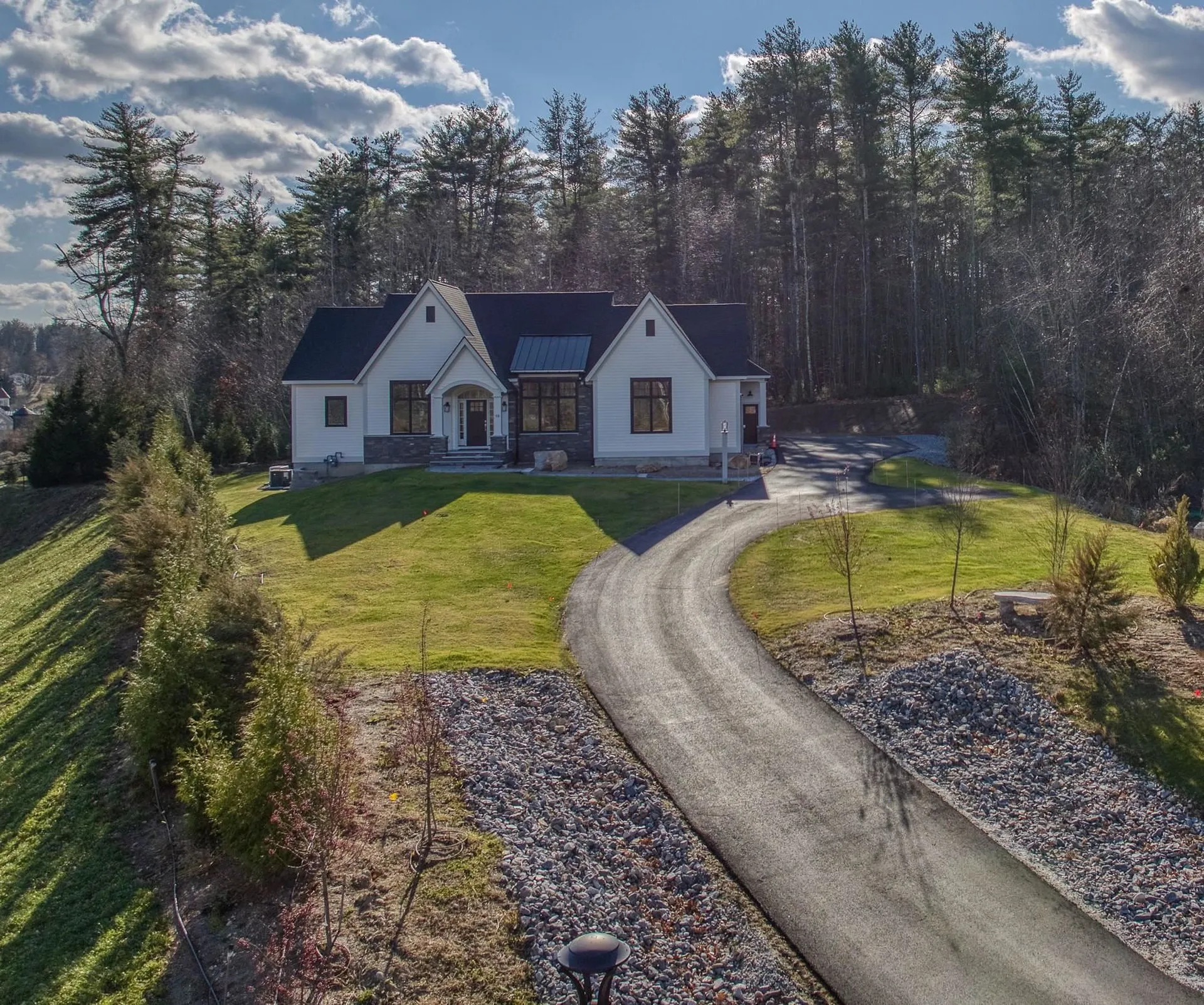 18 Grand Avenue Bedford NH 03110