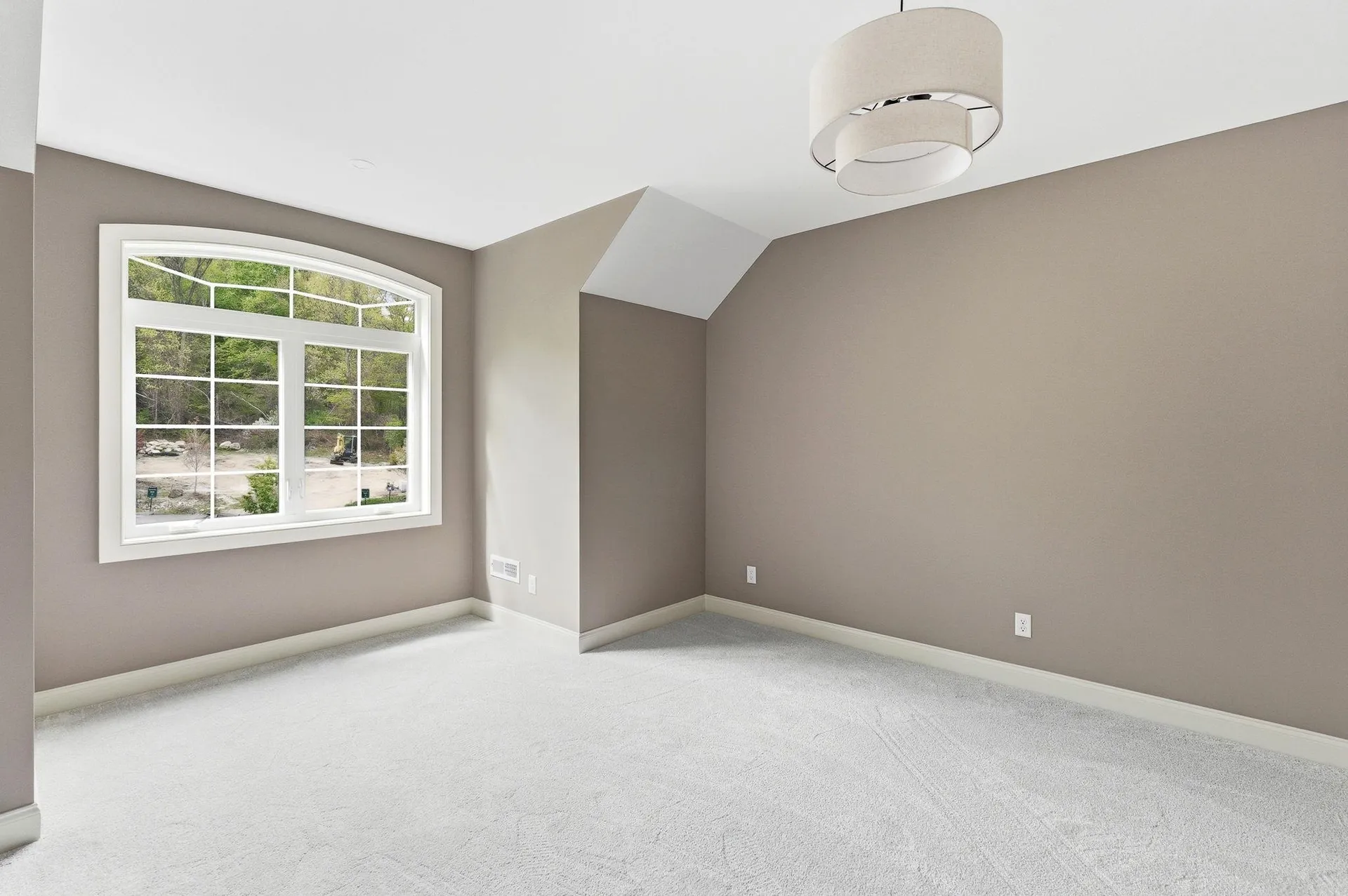 18 Grand Avenue Bedford NH 03110