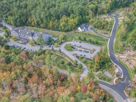 18 Grand Avenue Bedford NH 03110