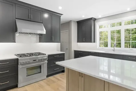 18 Grand Avenue Bedford NH 03110