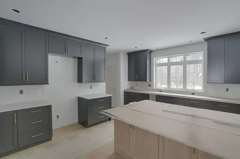 18 Grand Avenue Bedford NH 03110