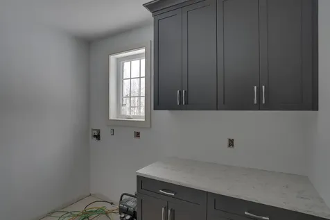 18 Grand Avenue Bedford NH 03110