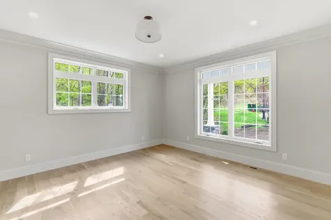 18 Grand Avenue Bedford NH 03110