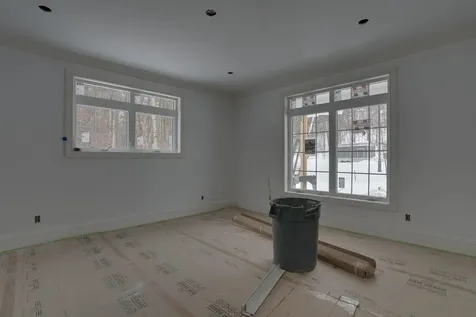 18 Grand Avenue Bedford NH 03110