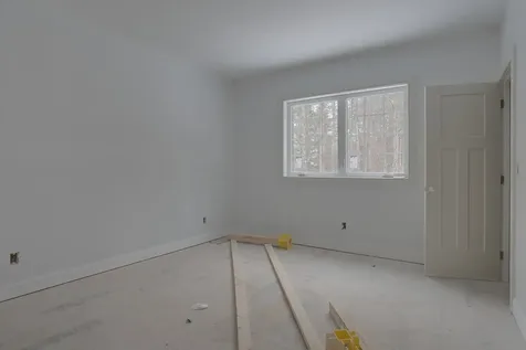 18 Grand Avenue Bedford NH 03110