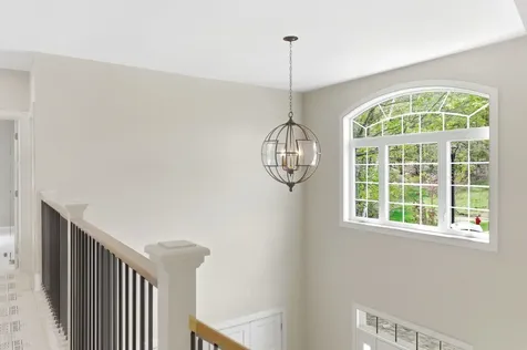 18 Grand Avenue Bedford NH 03110