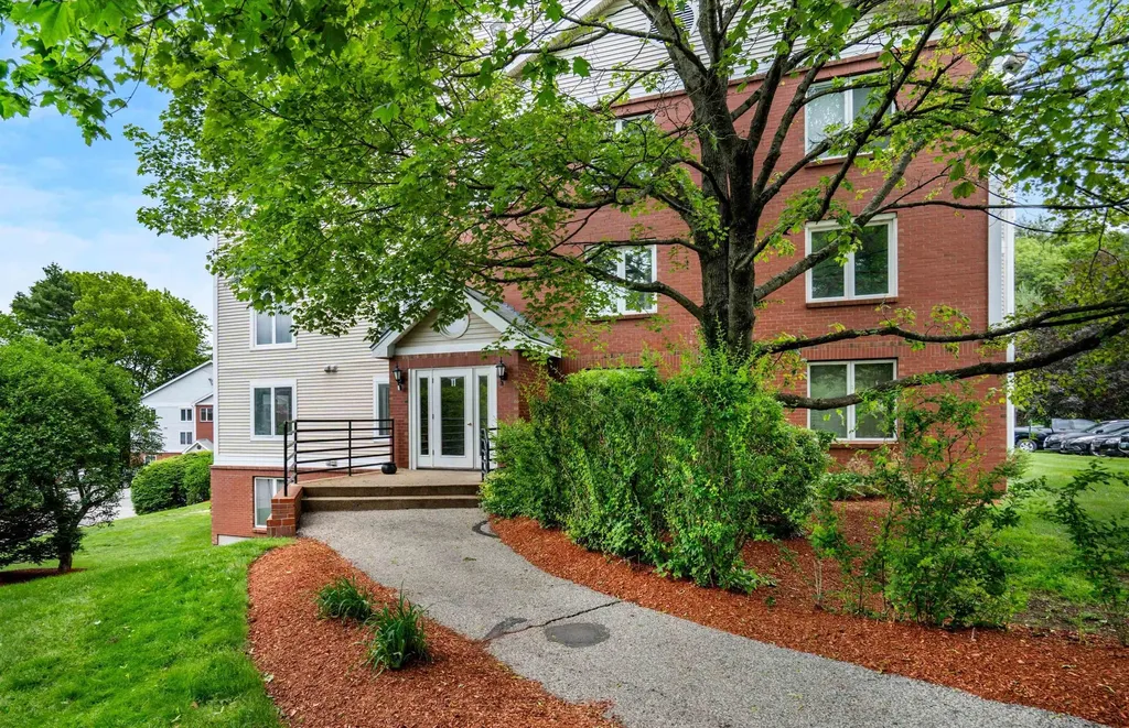 11 Timberwood Drive Goffstown NH 03045