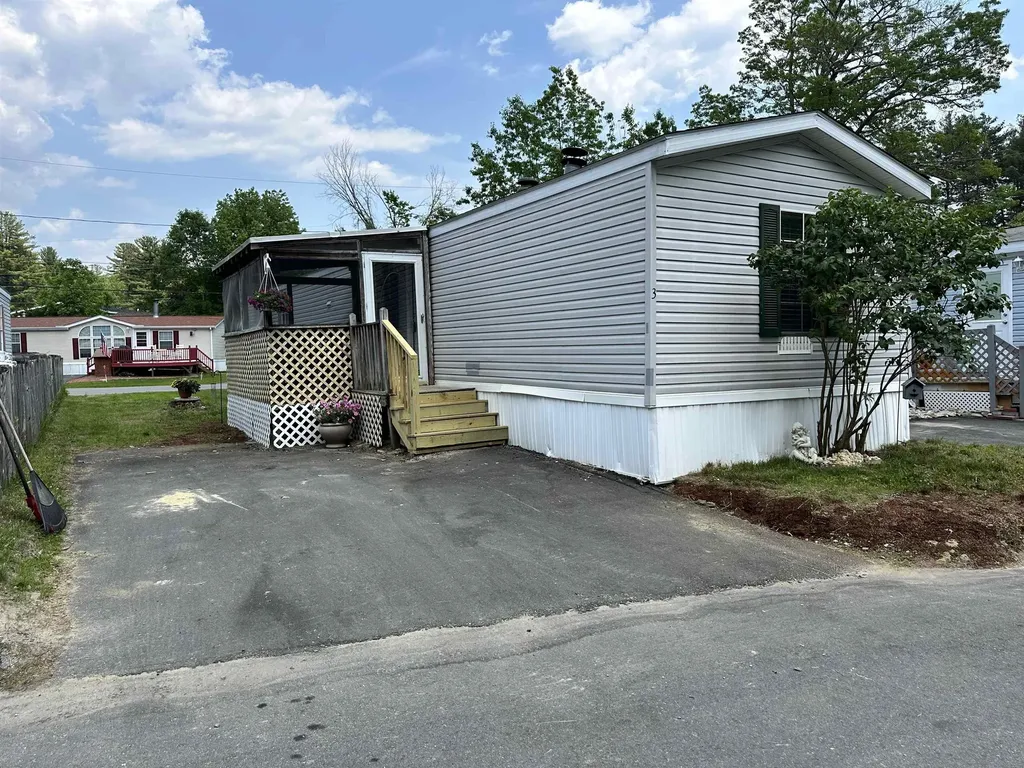 3 Bradford Lane Litchfield NH 03052