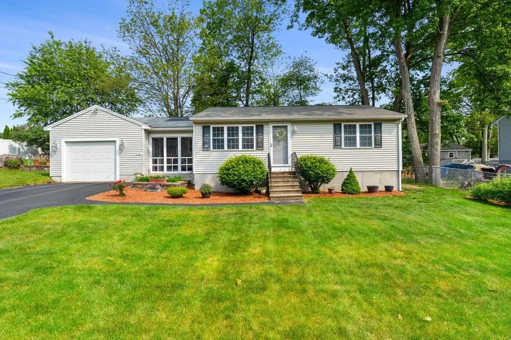 12 Custom Street Nashua NH 03062
