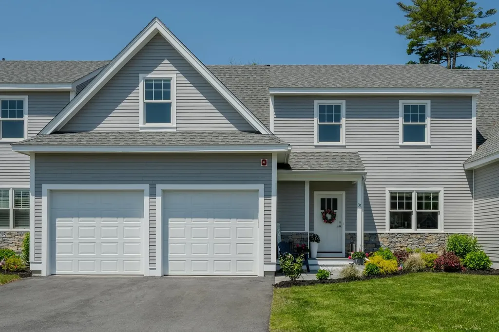 37 Kibrel Court Sandown NH 03873
