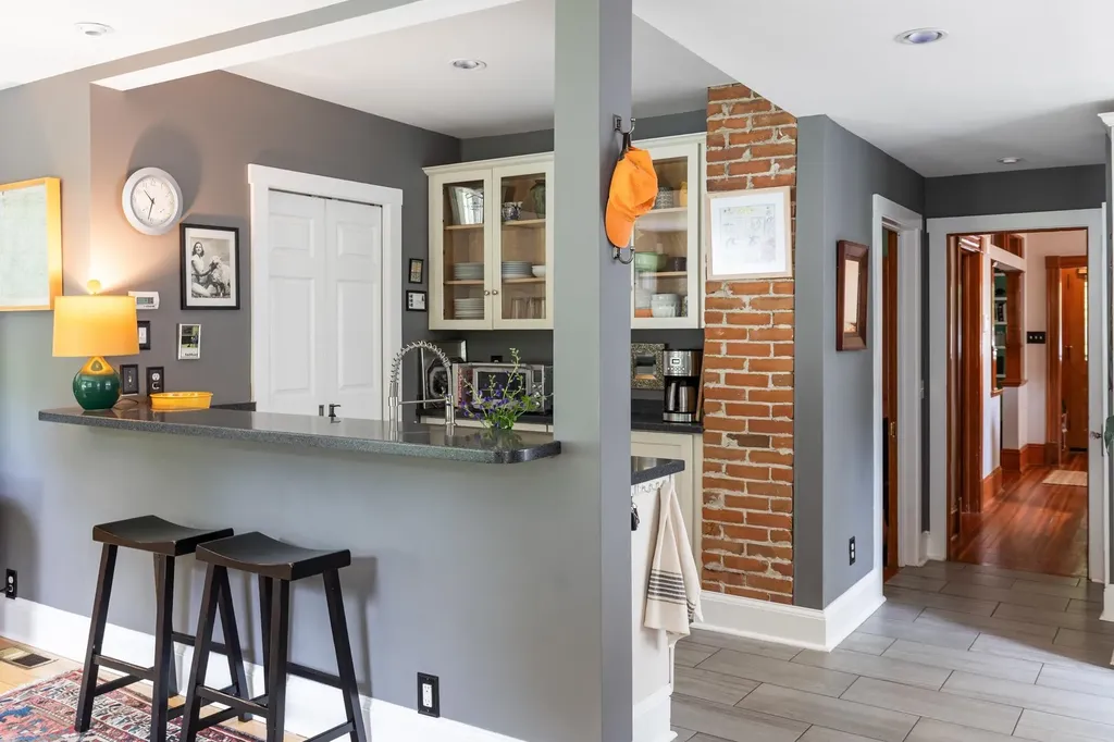 107 Loomis Street Burlington VT 05401