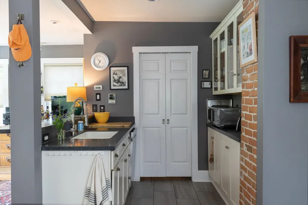 107 Loomis Street Burlington VT 05401