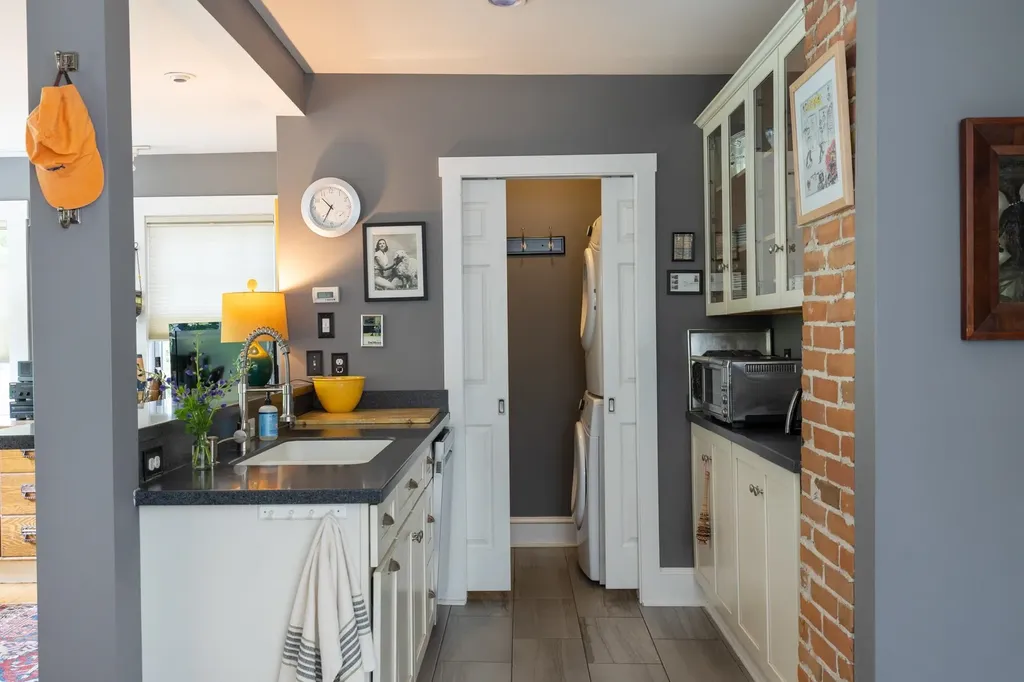 107 Loomis Street Burlington VT 05401