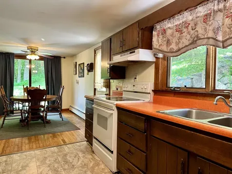 806 Vermont Route 313 Arlington VT 05250
