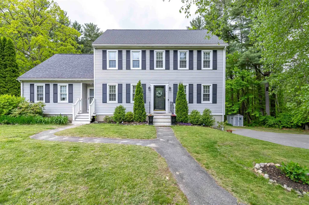 9 B Coleman Place Londonderry NH 03053