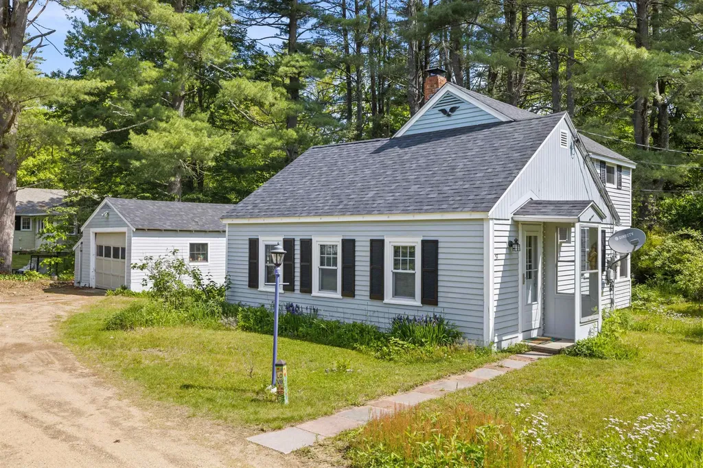 37 Robin Street Franklin NH 03235