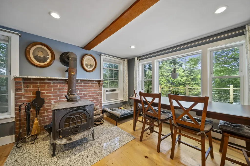 17a Penn Avenue Deerfield NH 03037