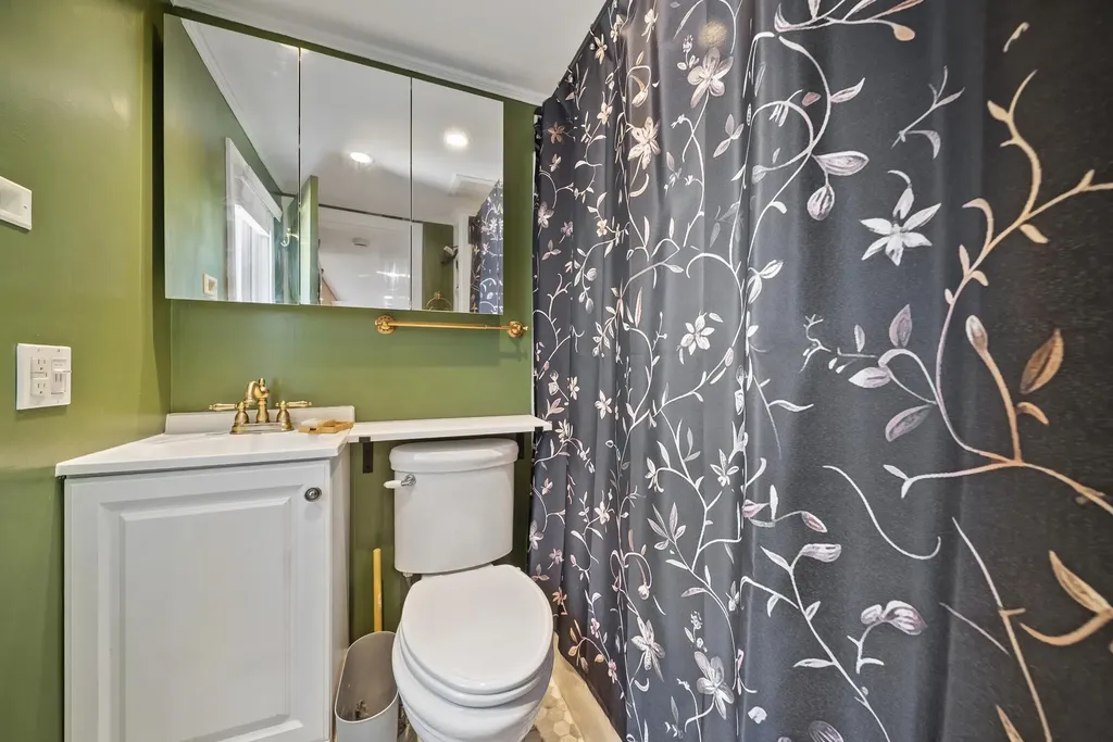 17a Penn Avenue Deerfield NH 03037