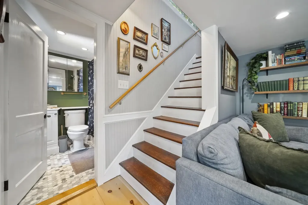 17a Penn Avenue Deerfield NH 03037