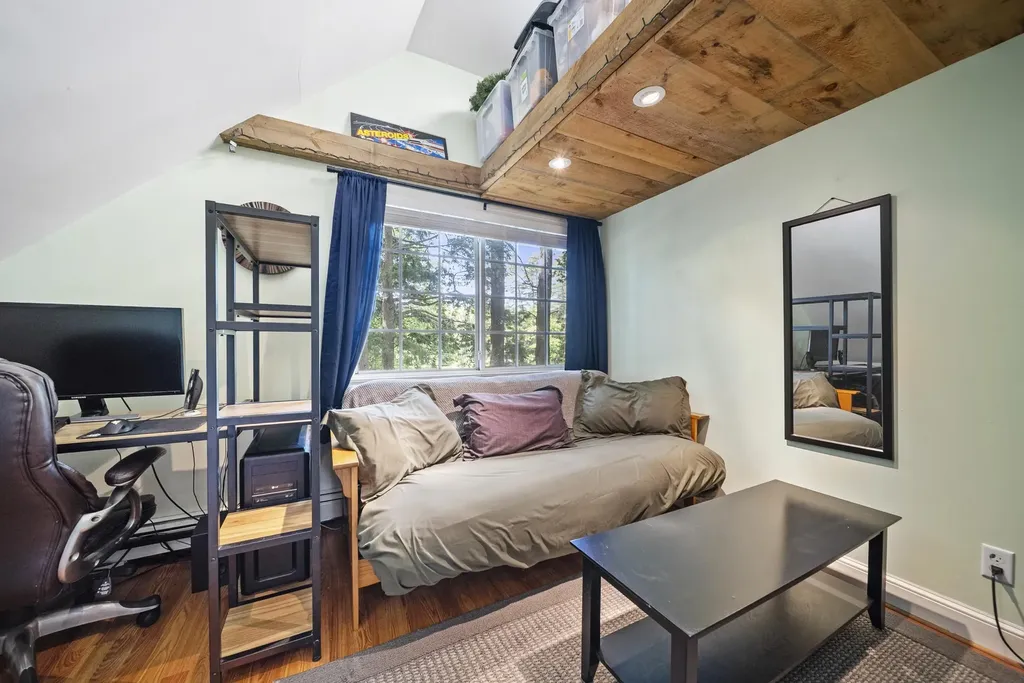 17a Penn Avenue Deerfield NH 03037