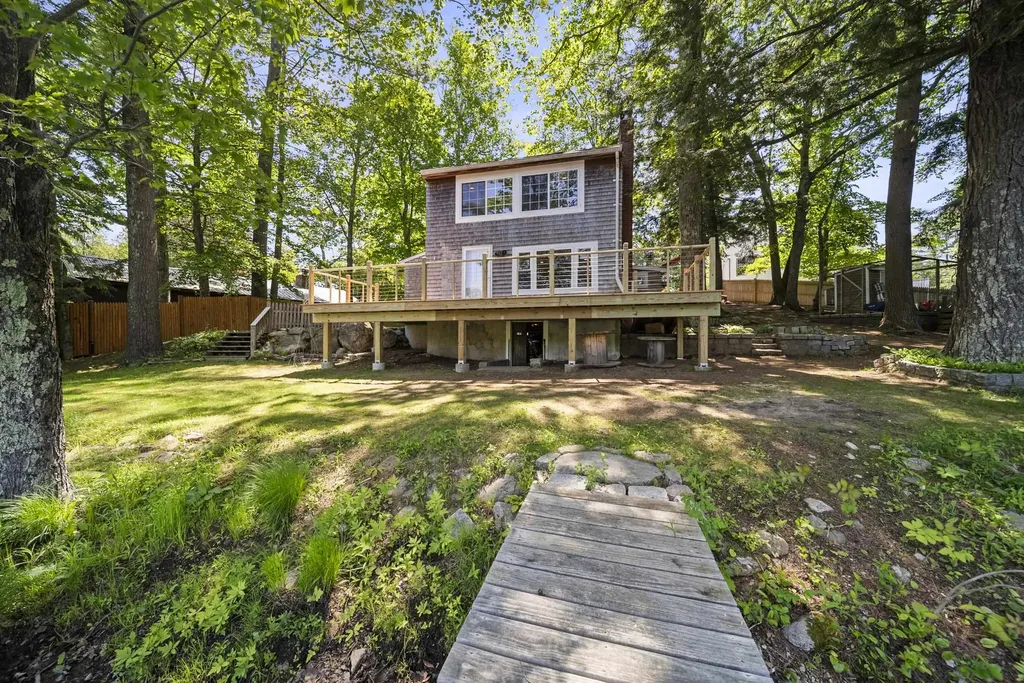 17a Penn Avenue Deerfield NH 03037