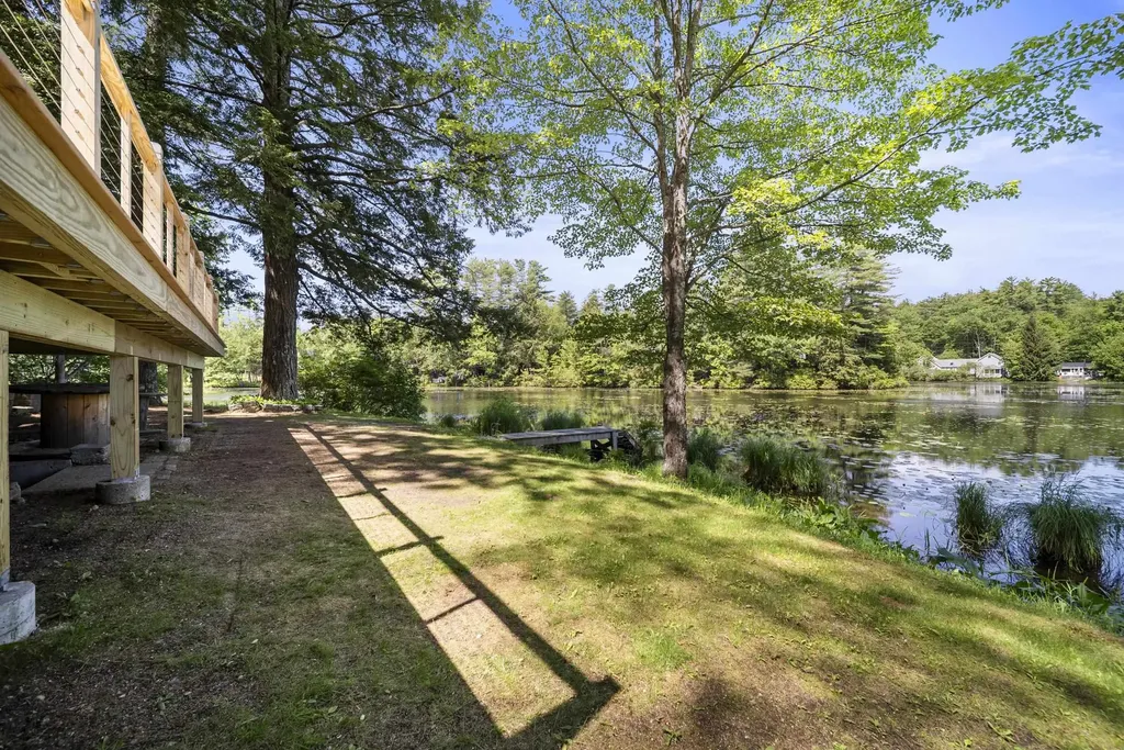 17a Penn Avenue Deerfield NH 03037