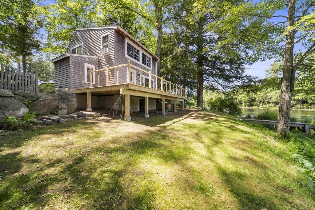 17a Penn Avenue Deerfield NH 03037