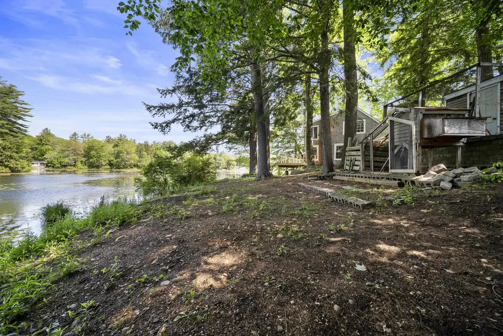 17a Penn Avenue Deerfield NH 03037