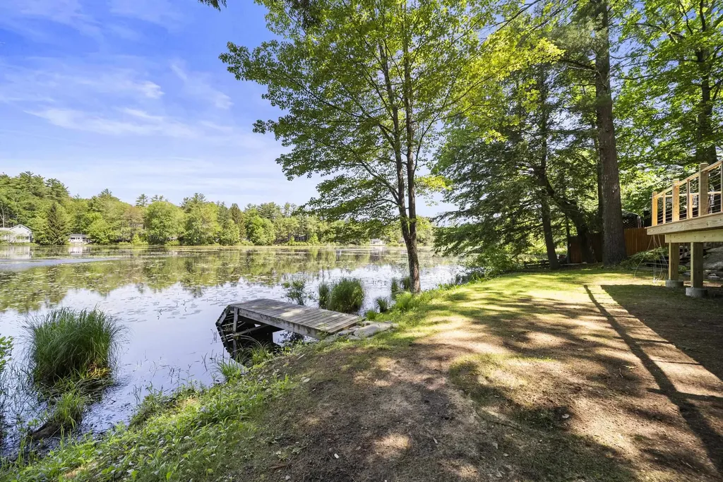 17a Penn Avenue Deerfield NH 03037