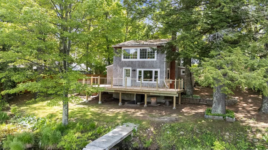 17a Penn Avenue Deerfield NH 03037