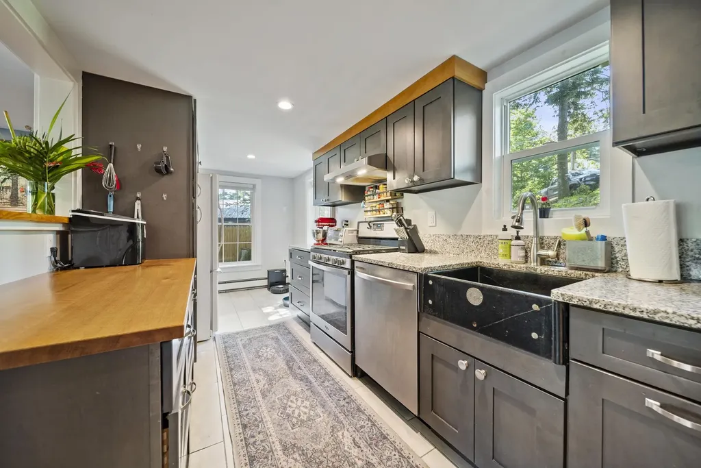 17a Penn Avenue Deerfield NH 03037