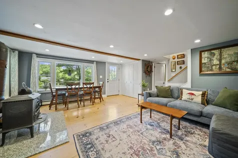 17a Penn Avenue Deerfield NH 03037