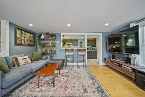 17a Penn Avenue Deerfield NH 03037