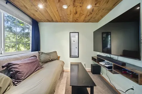 17a Penn Avenue Deerfield NH 03037