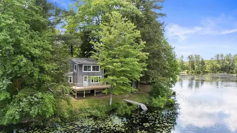 17a Penn Avenue Deerfield NH 03037