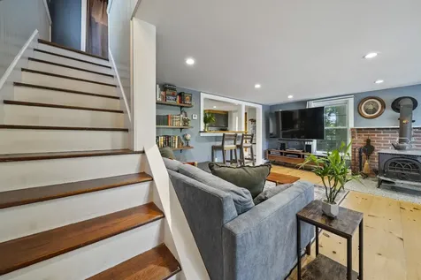 17a Penn Avenue Deerfield NH 03037