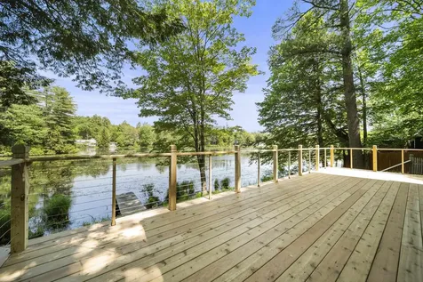 17a Penn Avenue Deerfield NH 03037