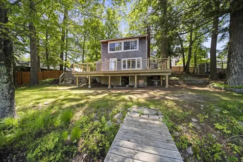 17a Penn Avenue Deerfield NH 03037