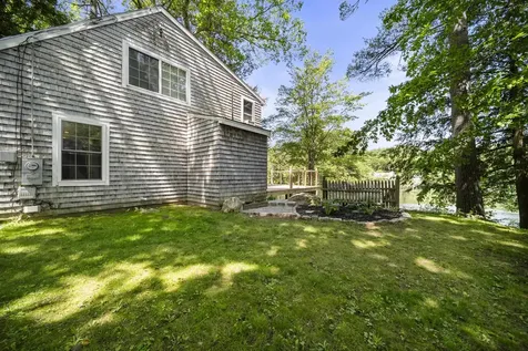 17a Penn Avenue Deerfield NH 03037