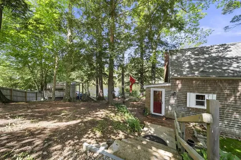 17a Penn Avenue Deerfield NH 03037