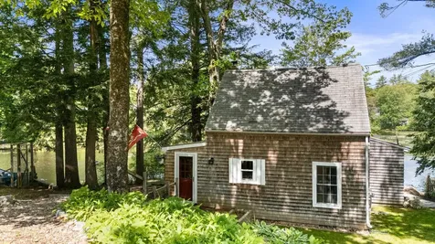 17a Penn Avenue Deerfield NH 03037