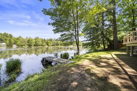 17a Penn Avenue Deerfield NH 03037