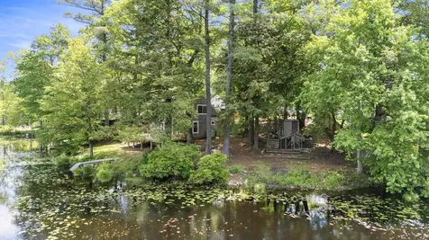 17a Penn Avenue Deerfield NH 03037